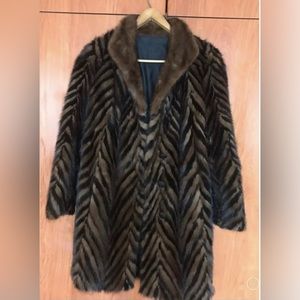 DESIGNER MINK COAT SIZE M/L. EXCUSIVE. COAST 3800
